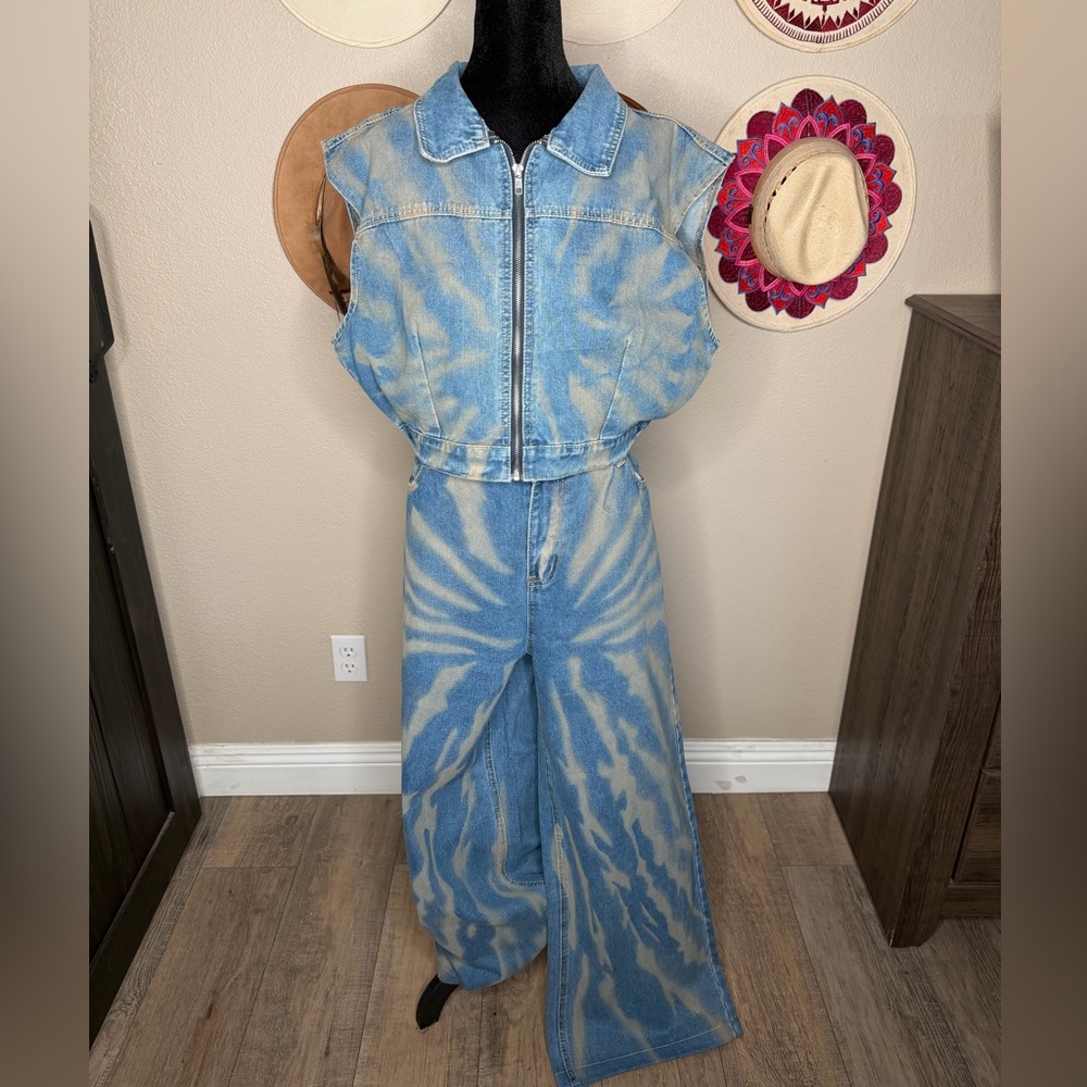 Tie-Dye Light Blue Denim Sleeveless Jumpsuit with Front Zip